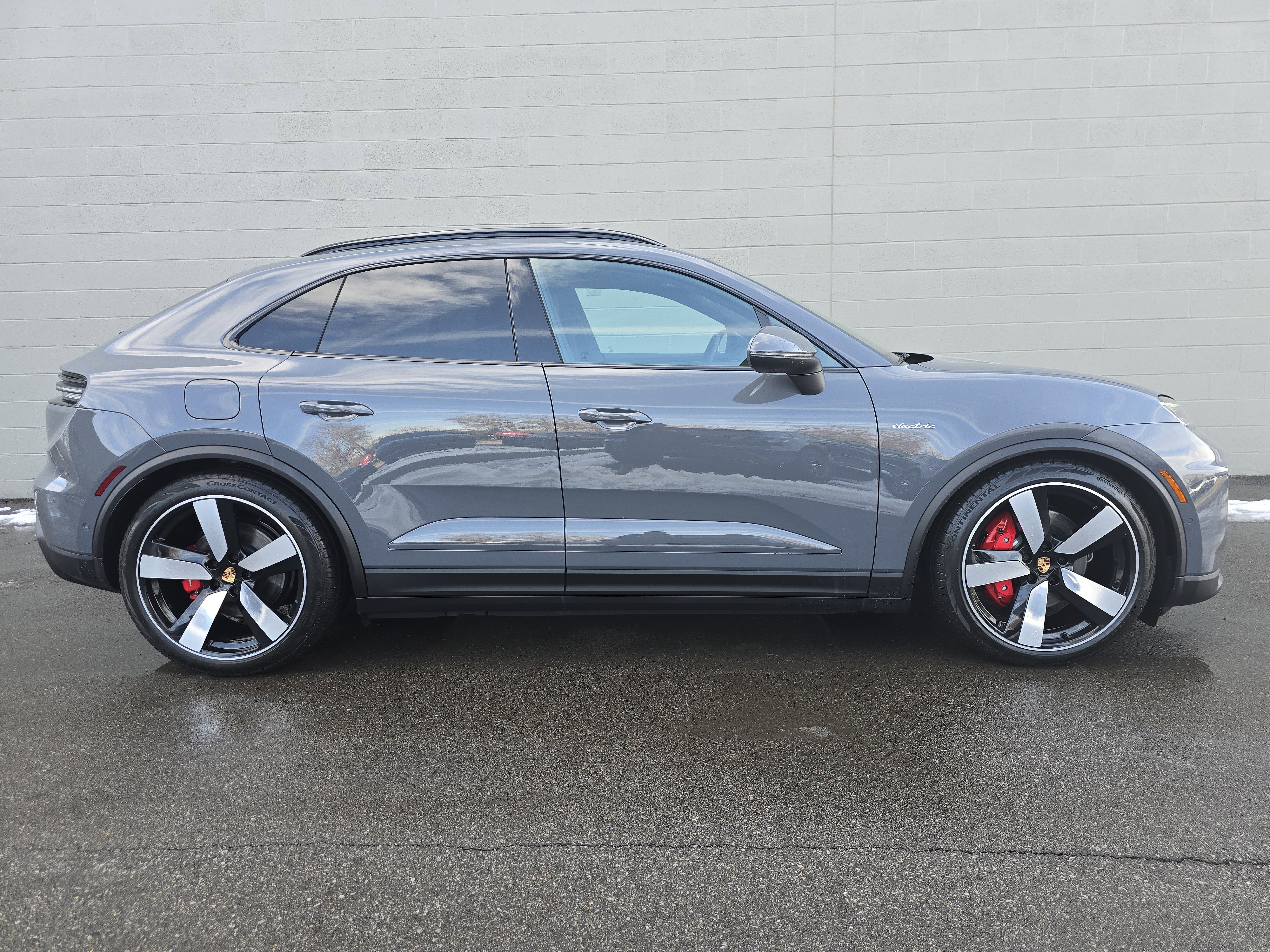 New 2025 Porsche Macan 4S Electric image 10