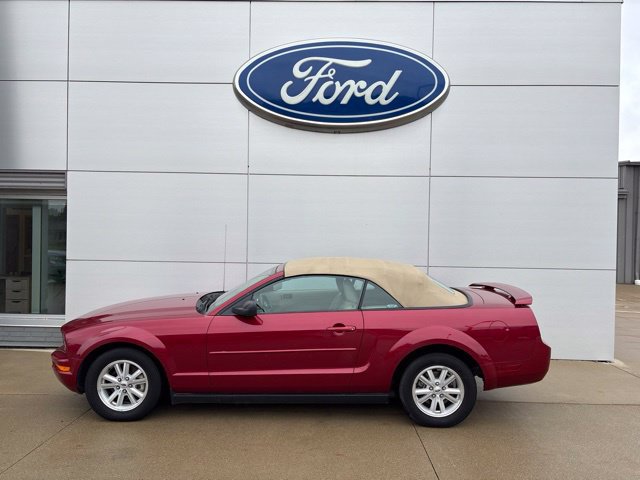 Used 2006 Ford Mustang Premium RWD image 3