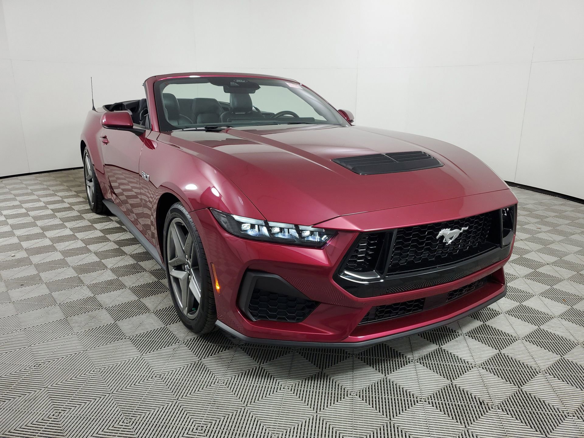 Used 2025 Ford Mustang GT Premium image 2