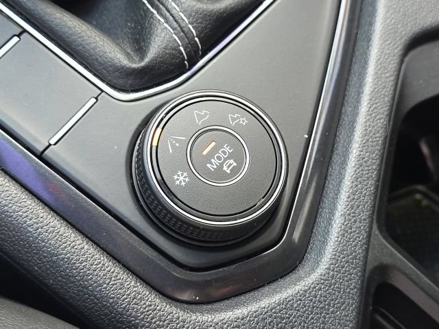 Used 2022 Volkswagen Tiguan SE R-Line AWD/4WD image 36