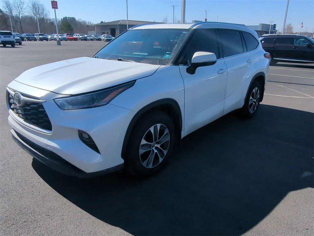 Used 2021 Toyota Highlander XLE image 4
