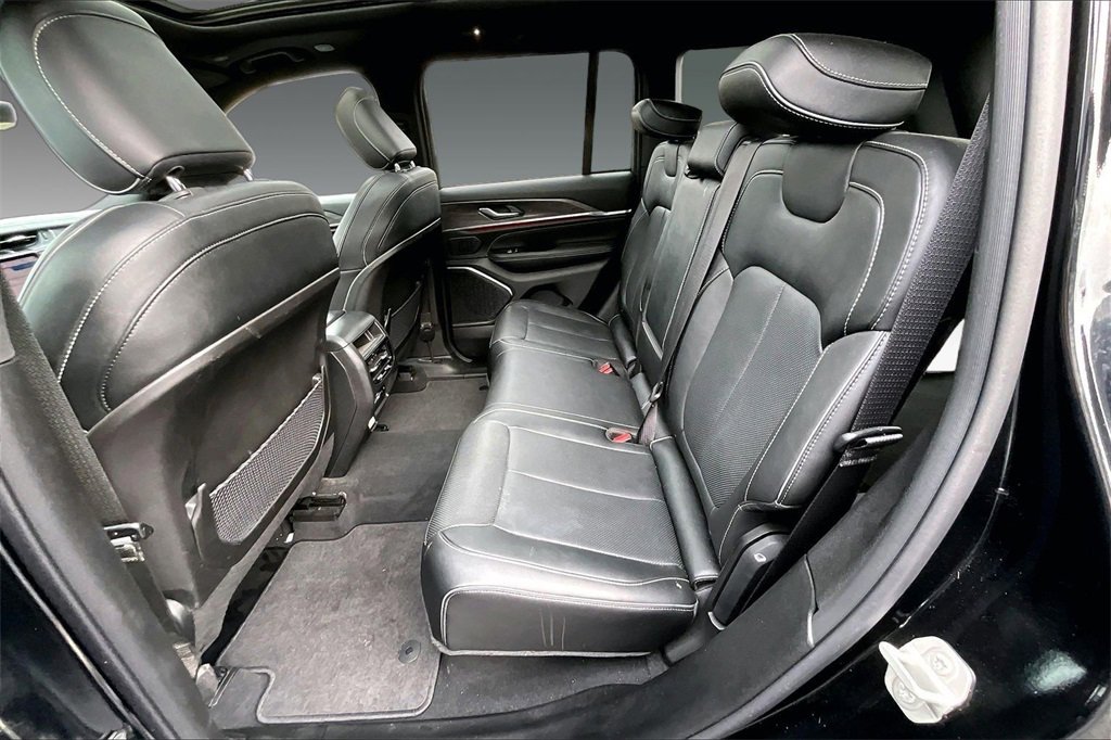 Used 2023 Jeep Grand Cherokee Overland w/ MOPAR Finishing Package image 15