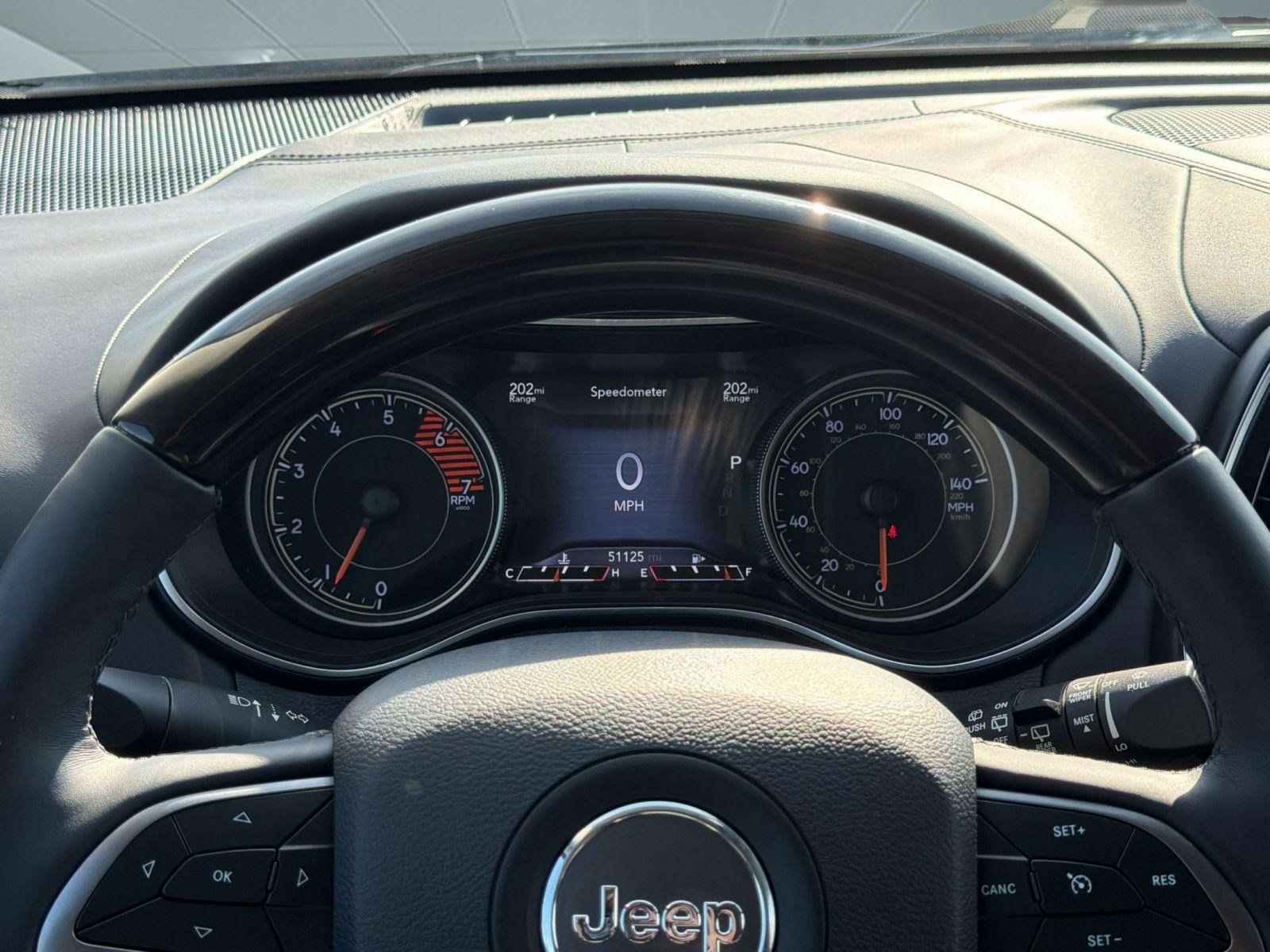 Used 2019 Jeep Cherokee Overland w/ Heavy Duty Protection Group AWD/4WD image 24