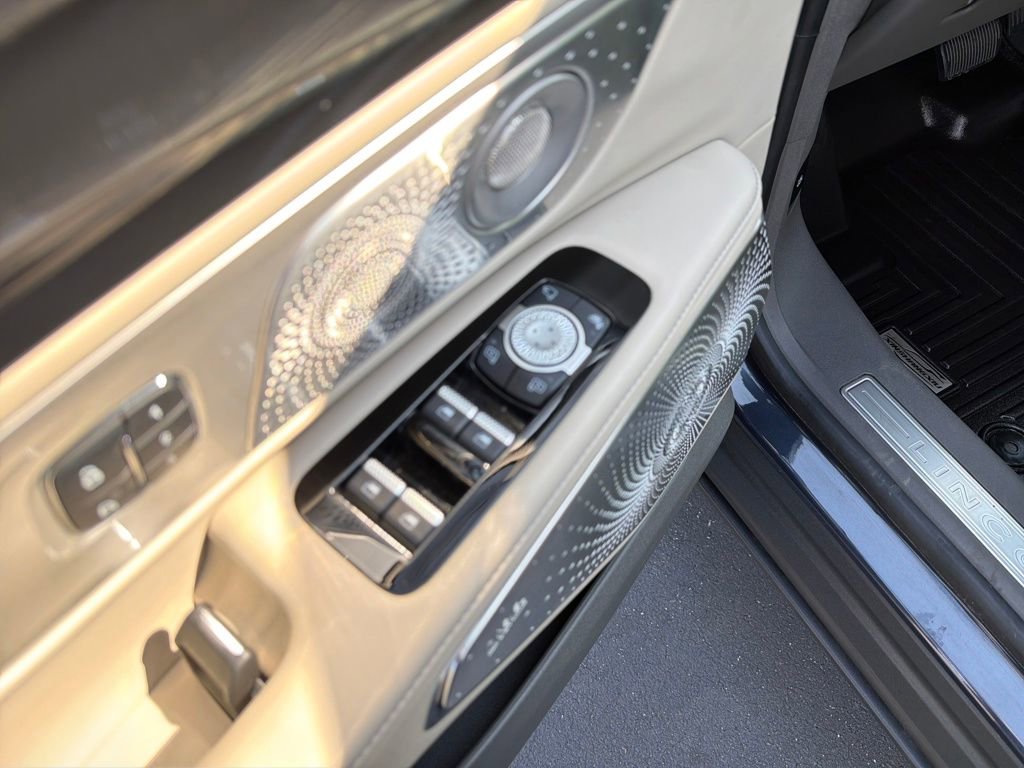 Used 2024 Lincoln Nautilus Reserve w/ Equipment Group 203A image 13