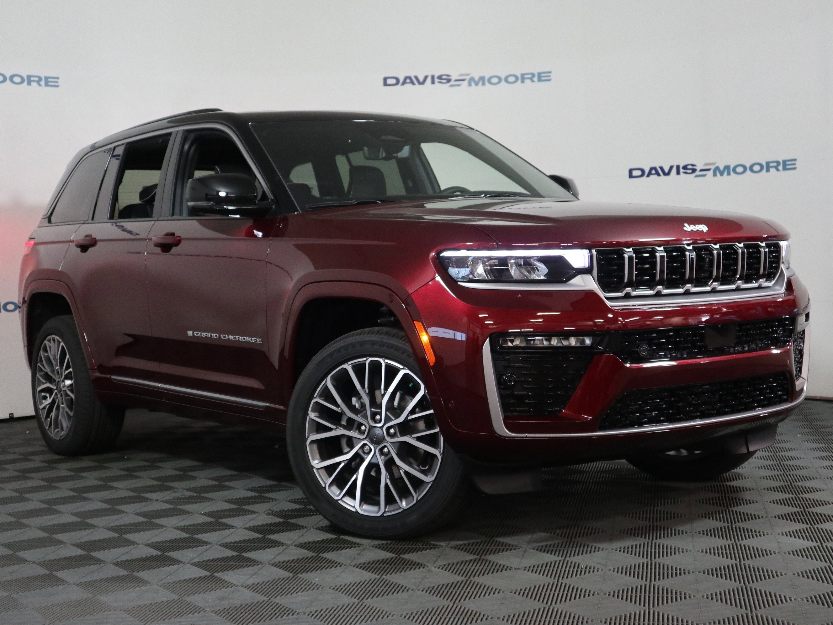 New 2026 Jeep Grand Cherokee Summit AWD/4WD image 2
