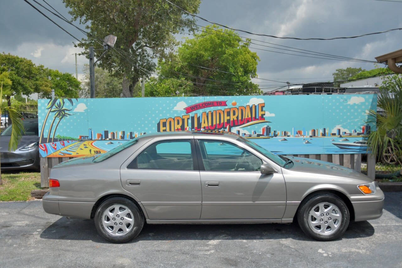 Used 2001 Toyota Camry XLE image 28