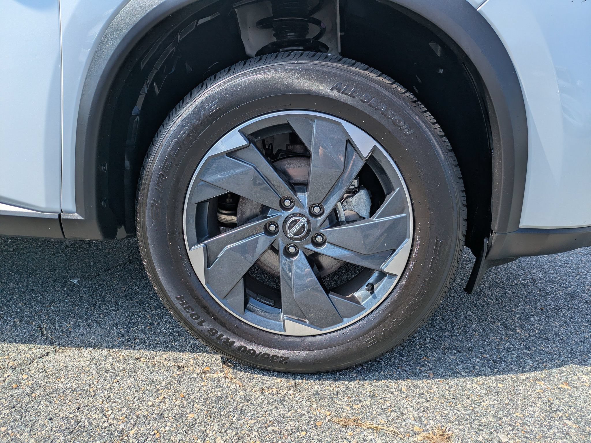 Used 2024 Nissan Rogue SV AWD/4WD image 12