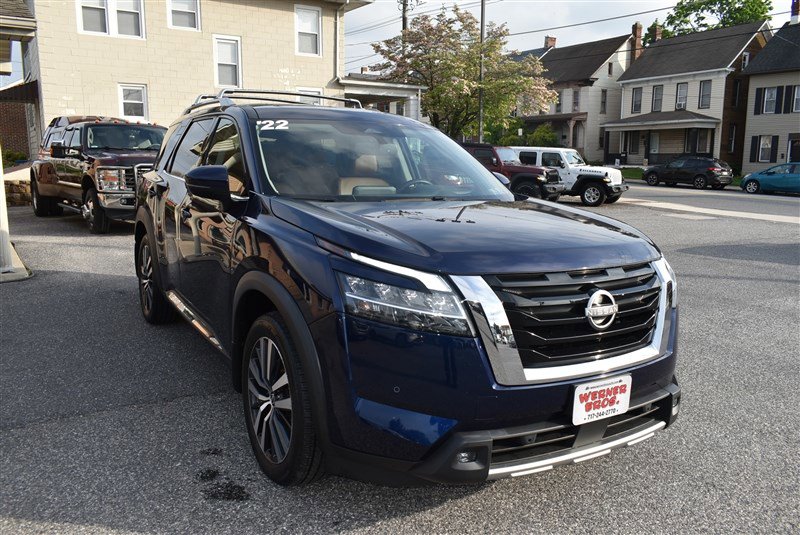 Used 2022 Nissan Pathfinder Platinum w/ Cargo Package image 9