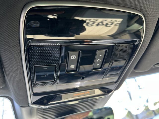 Used 2023 Land Rover Range Rover SE image 30