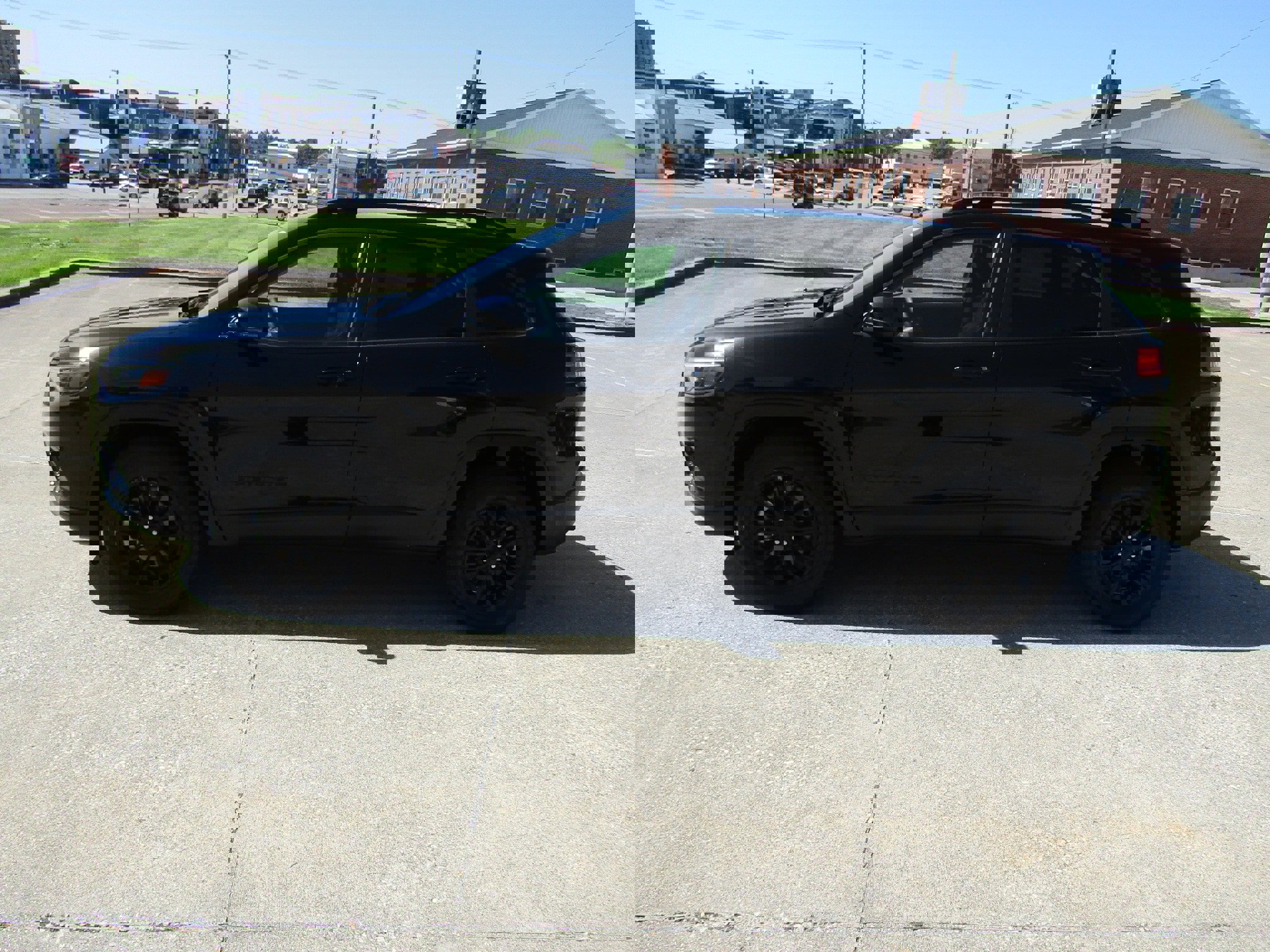 Used 2023 Jeep Cherokee Altitude Lux image 6