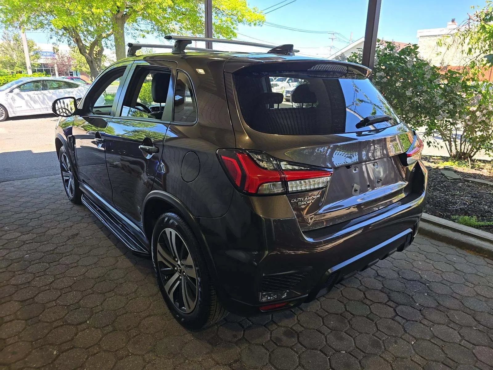 Used 2023 Mitsubishi Outlander Sport SE AWD/4WD image 2