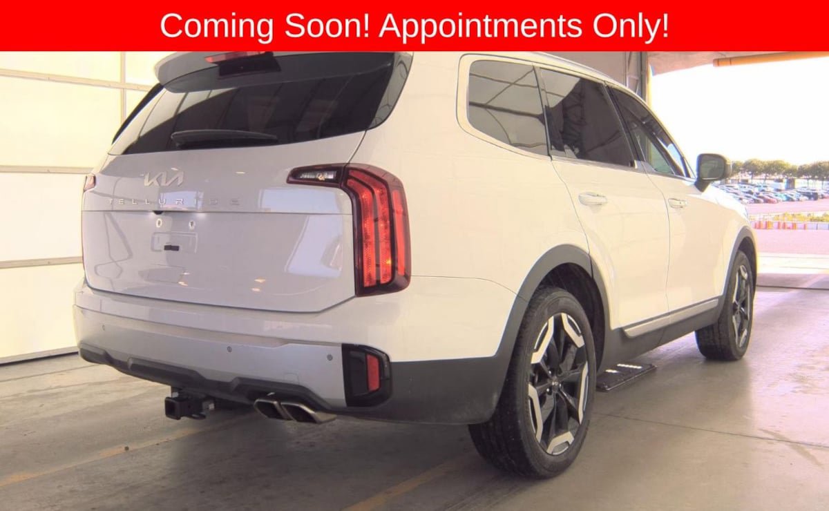 Used 2024 Kia Telluride S FWD image 2