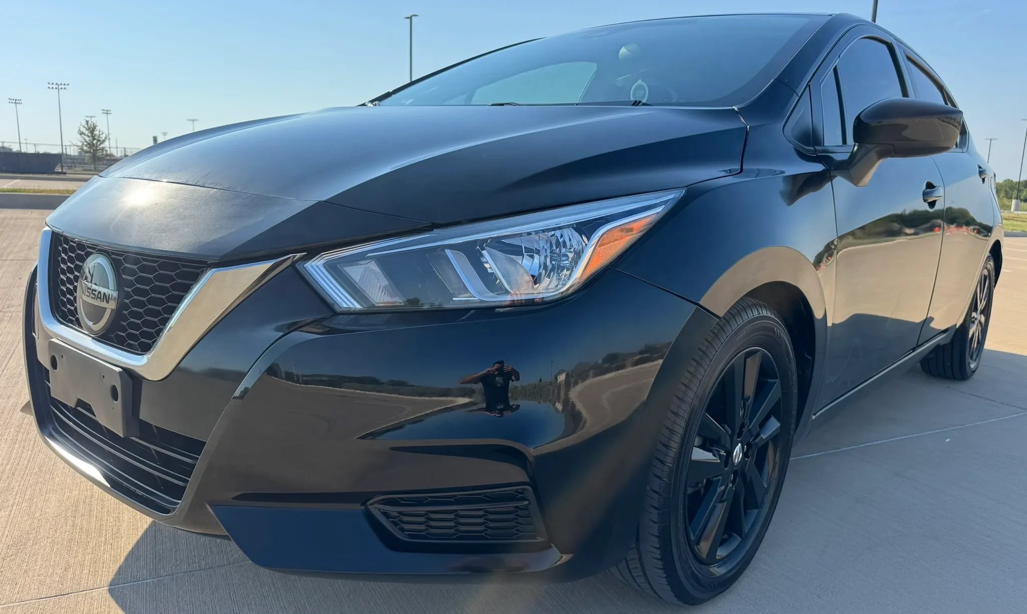 Used 2022 Nissan Versa SV FWD image 11