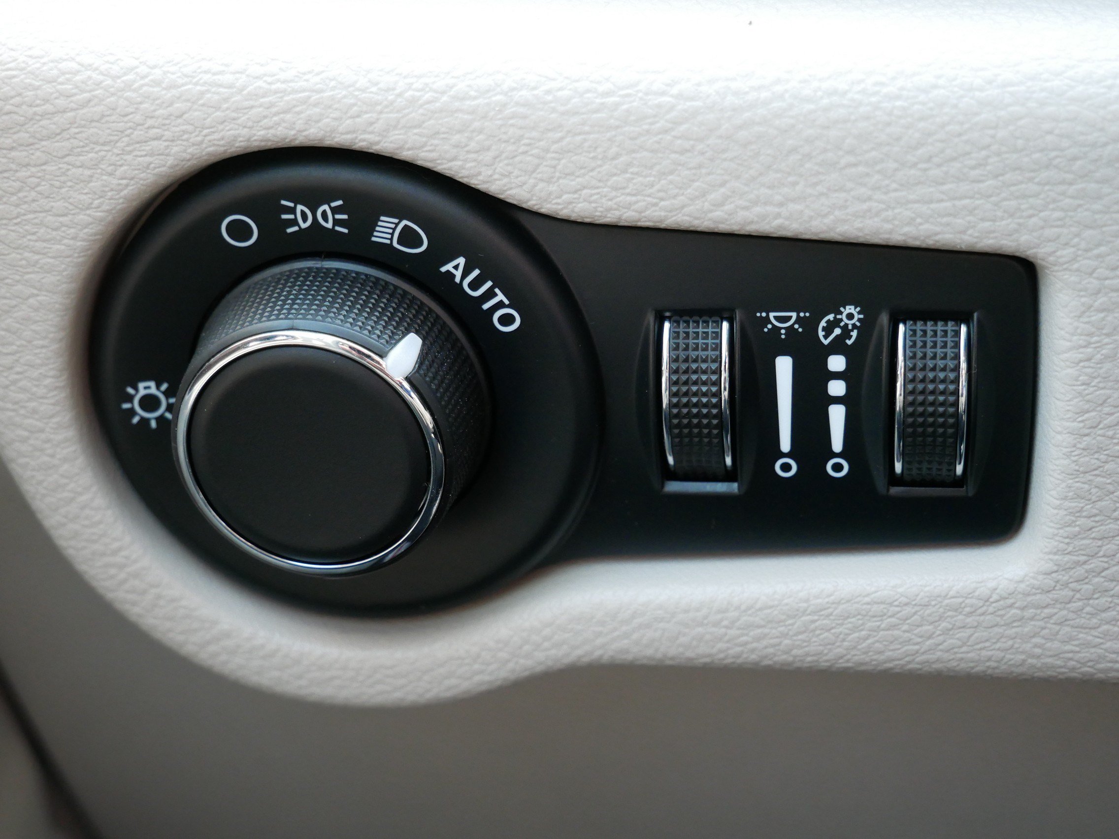 Used 2023 Chrysler Voyager LX FWD image 26