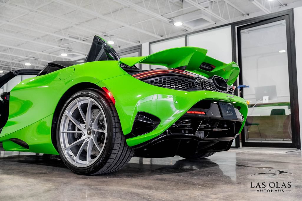 Used 2026 McLaren 750S Spider RWD image 18