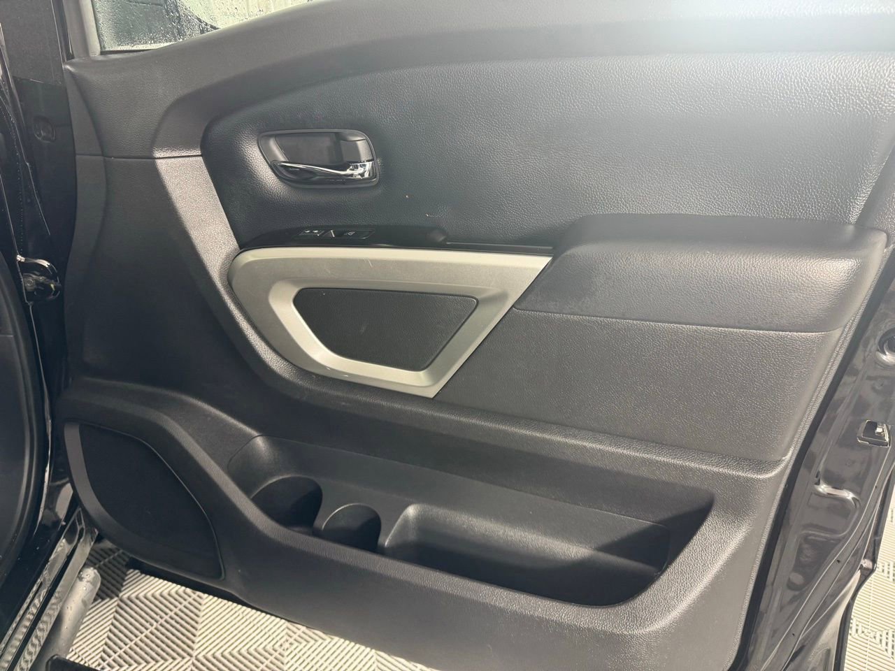 Used 2024 Nissan Titan SV w/ Accessory Utility Package image 27