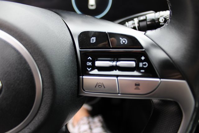 Used 2022 Hyundai Elantra Limited image 15