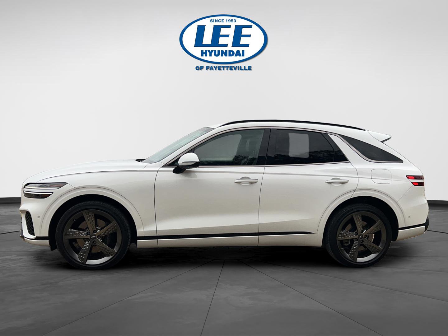 Used 2022 Genesis GV70 3.5T Sport w/ Sport Prestige Package image 3