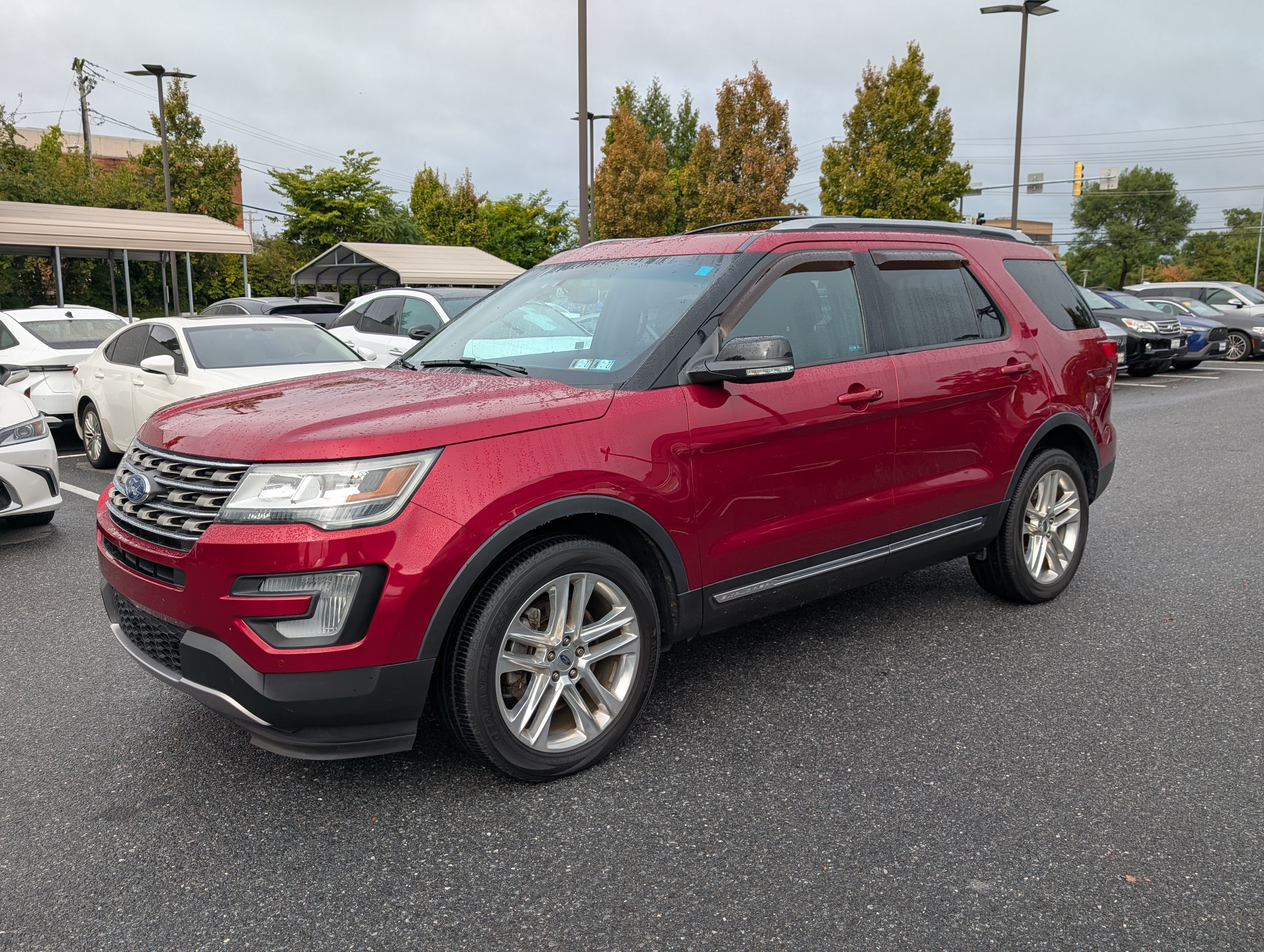Used 2016 Ford Explorer XLT w/ Equipment Group 202A AWD/4WD image 7