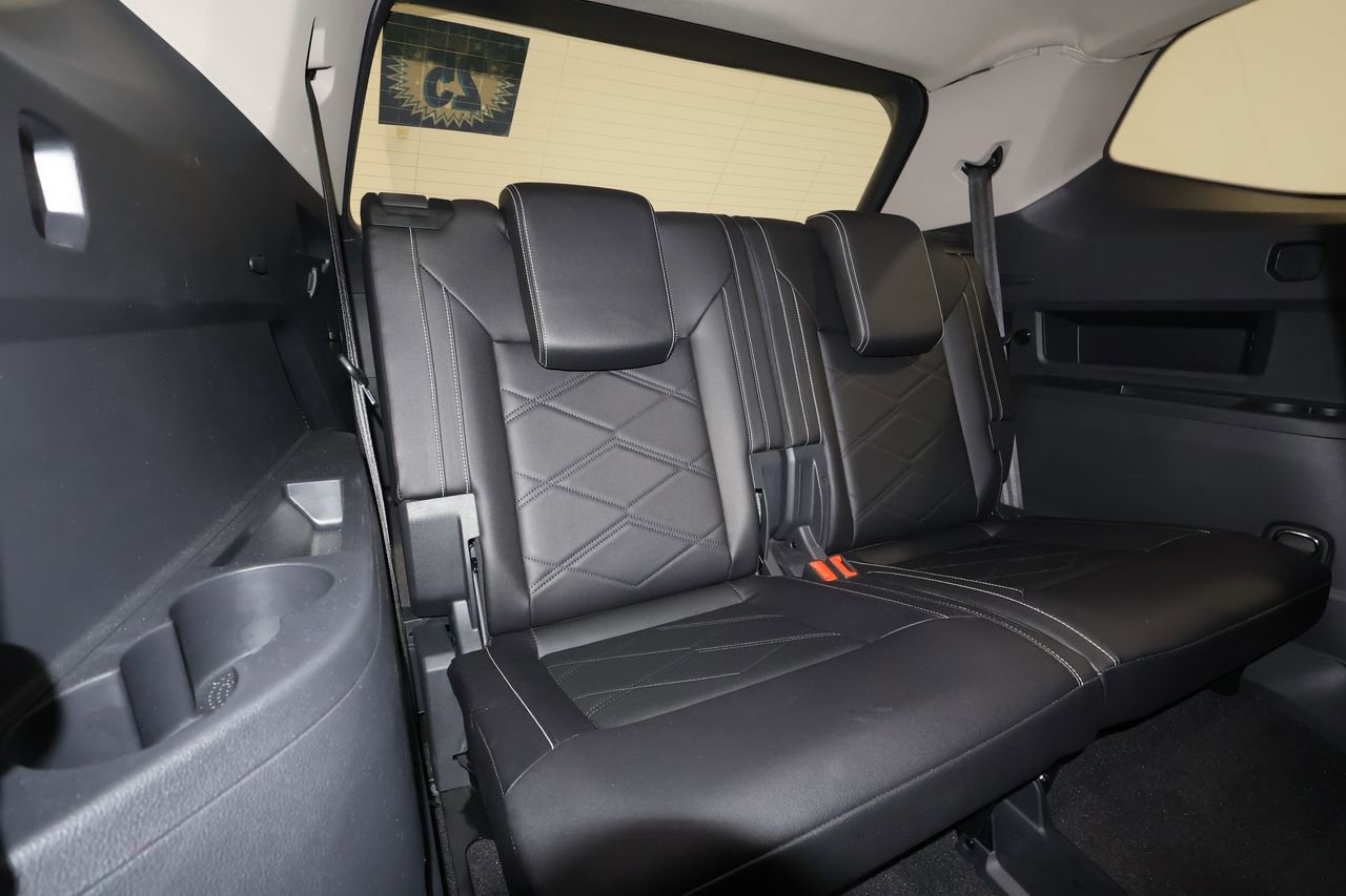 Used 2025 Volkswagen Atlas SE image 25