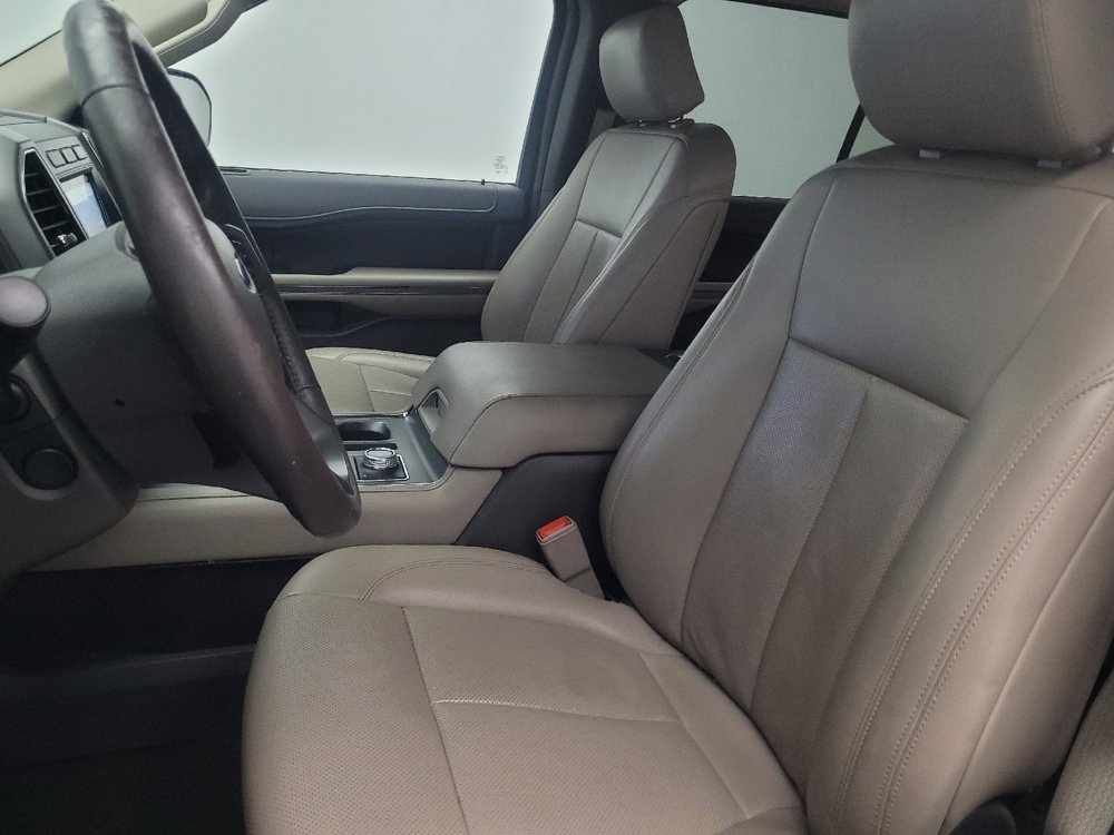 Used 2019 Ford Expedition XLT w/ Equipment Group 202A AWD/4WD image 17