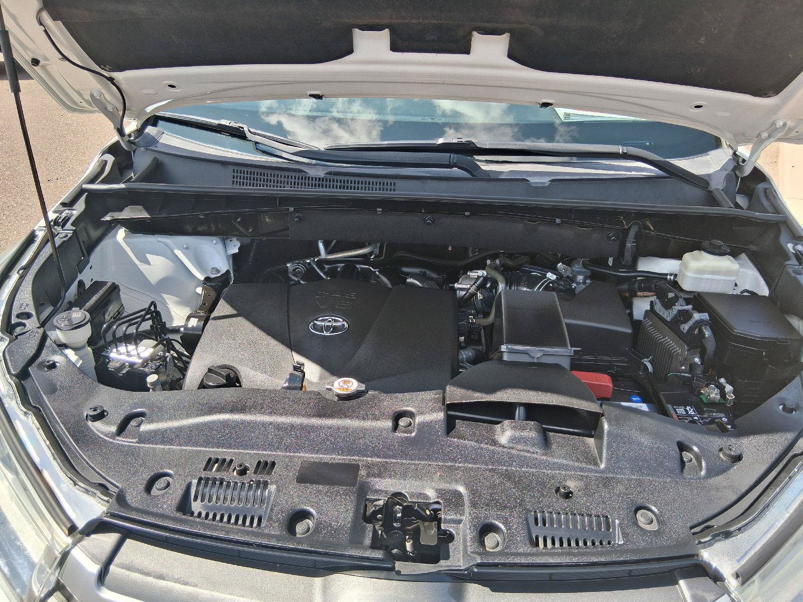 Certified 2017 Toyota Highlander XLE FWD image 45