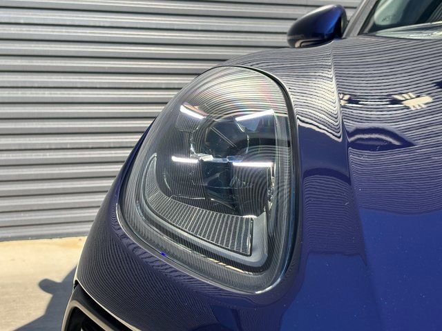 Used 2025 Porsche Macan AWD/4WD image 12