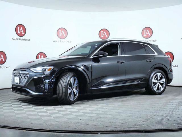 Used 2024 Audi Q8 e-tron Premium Plus w/ Premium Plus Package AWD/4WD image 4
