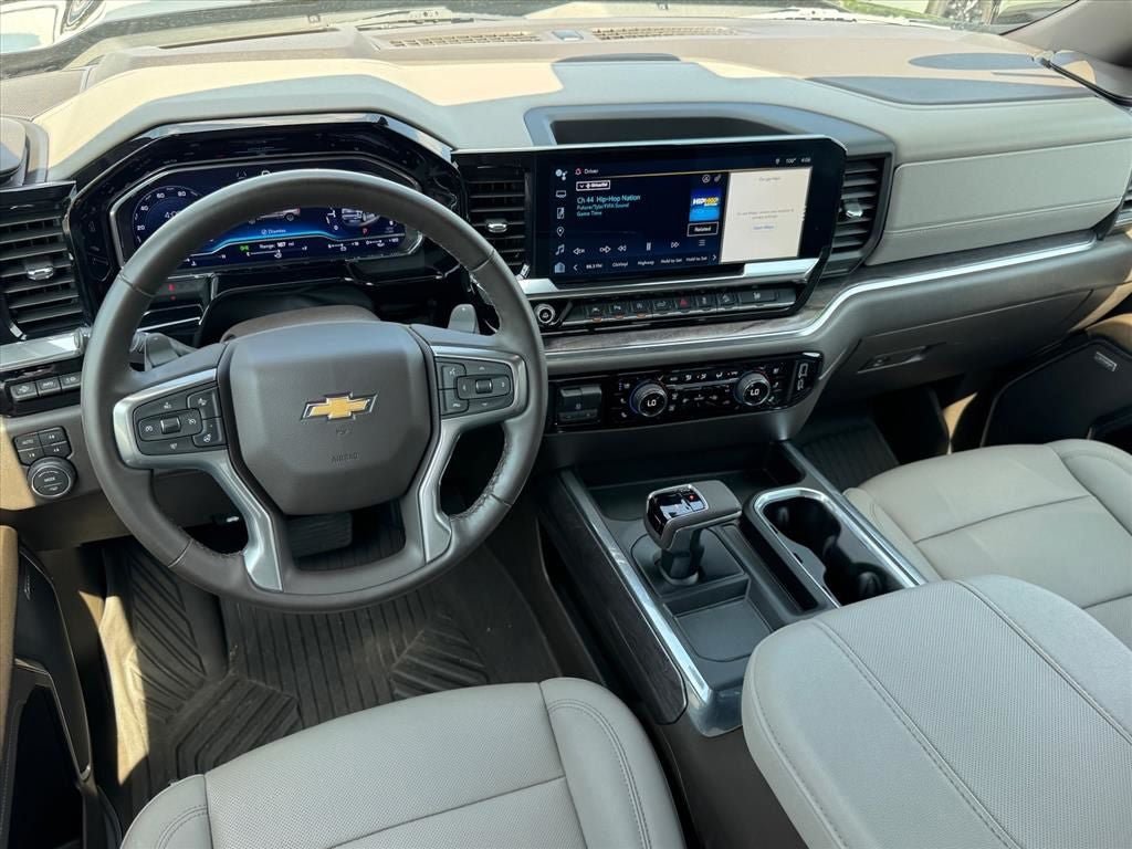 Used 2024 Chevrolet Silverado 1500 LTZ w/ LTZ Premium Package AWD/4WD image 15