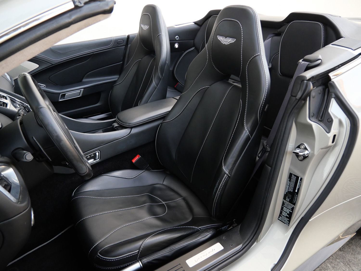 Used 2014 Aston Martin Vanquish Volante RWD image 28