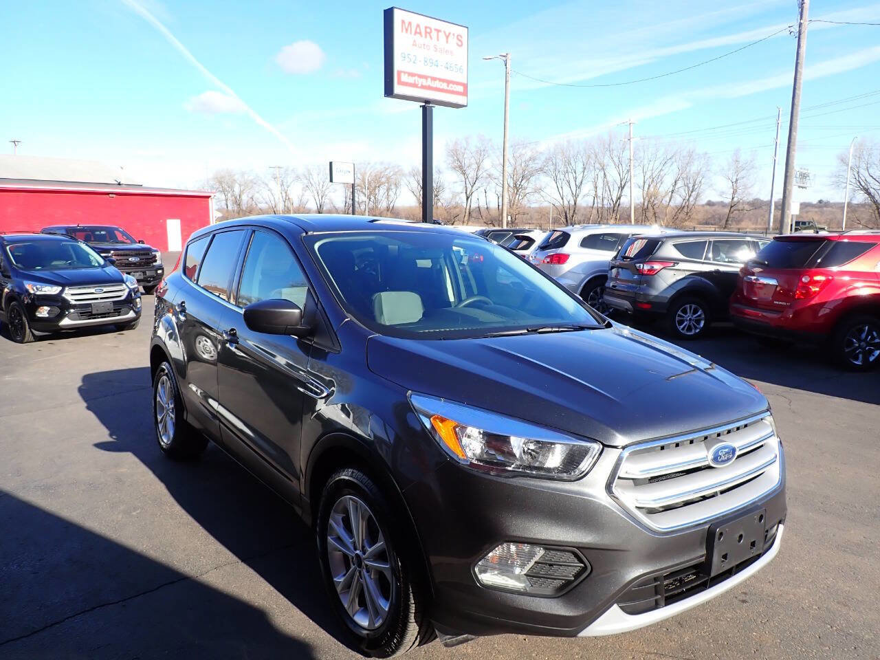 Used 2019 Ford Escape SE FWD image 1