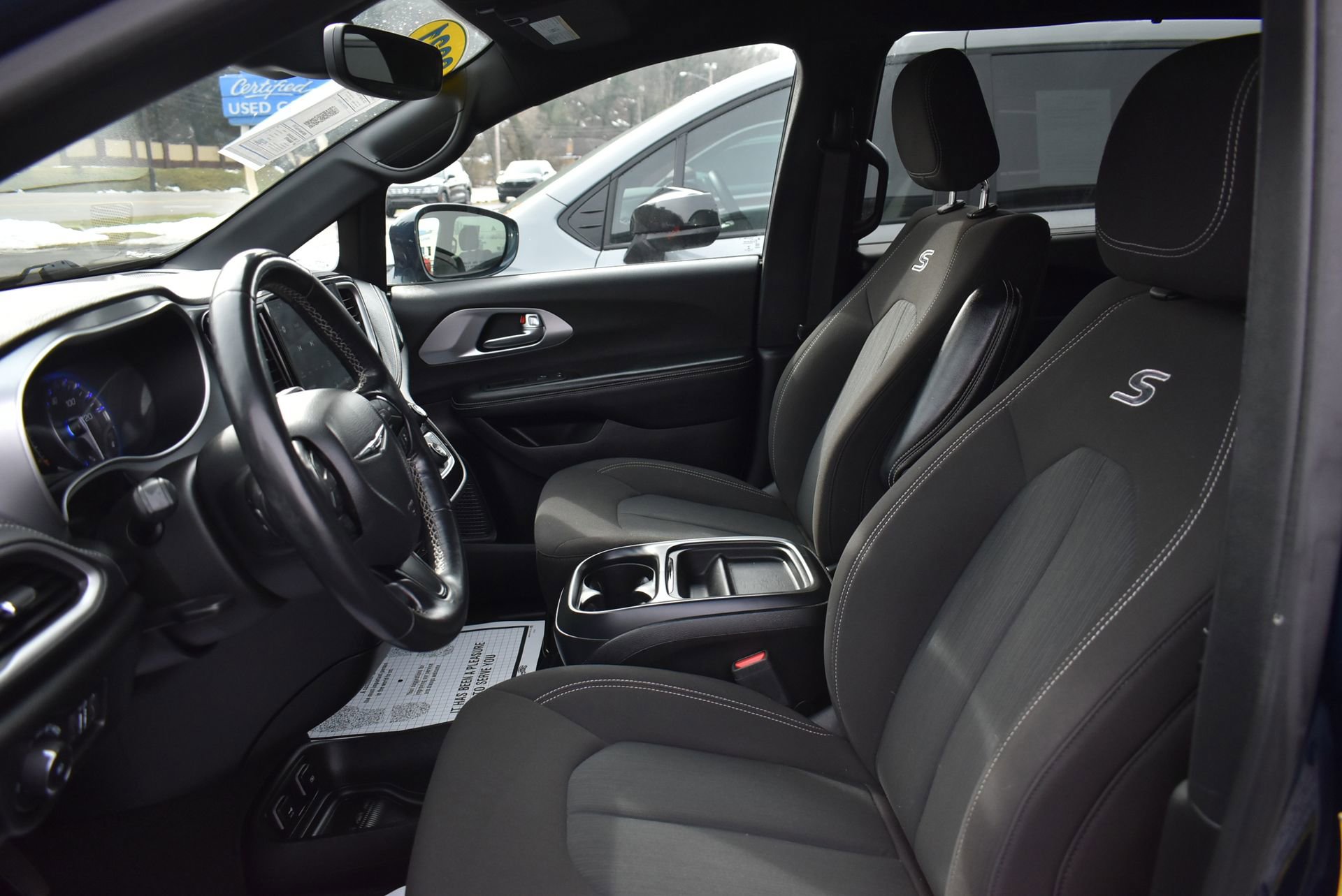 Used 2021 Chrysler Pacifica Touring w/ S Appearance Package image 13