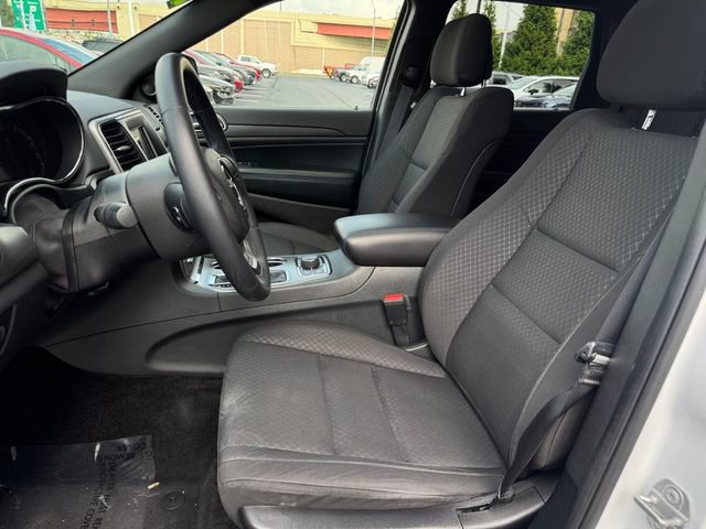Used 2018 Jeep Grand Cherokee Laredo AWD/4WD image 6