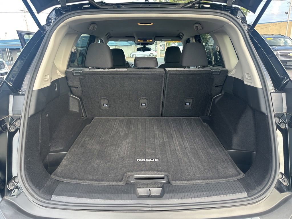 Used 2022 Nissan Rogue SV image 25