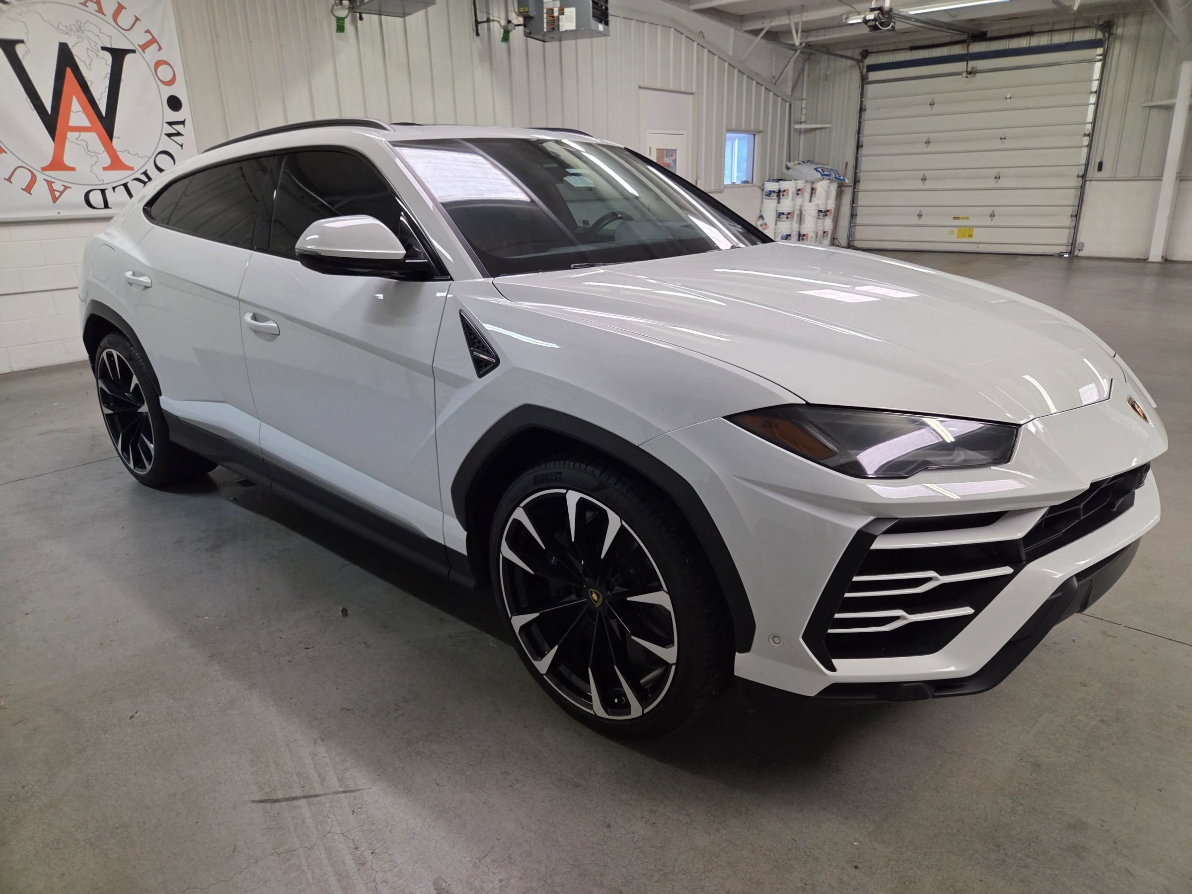 Used 2020 Lamborghini Urus AWD/4WD image 10