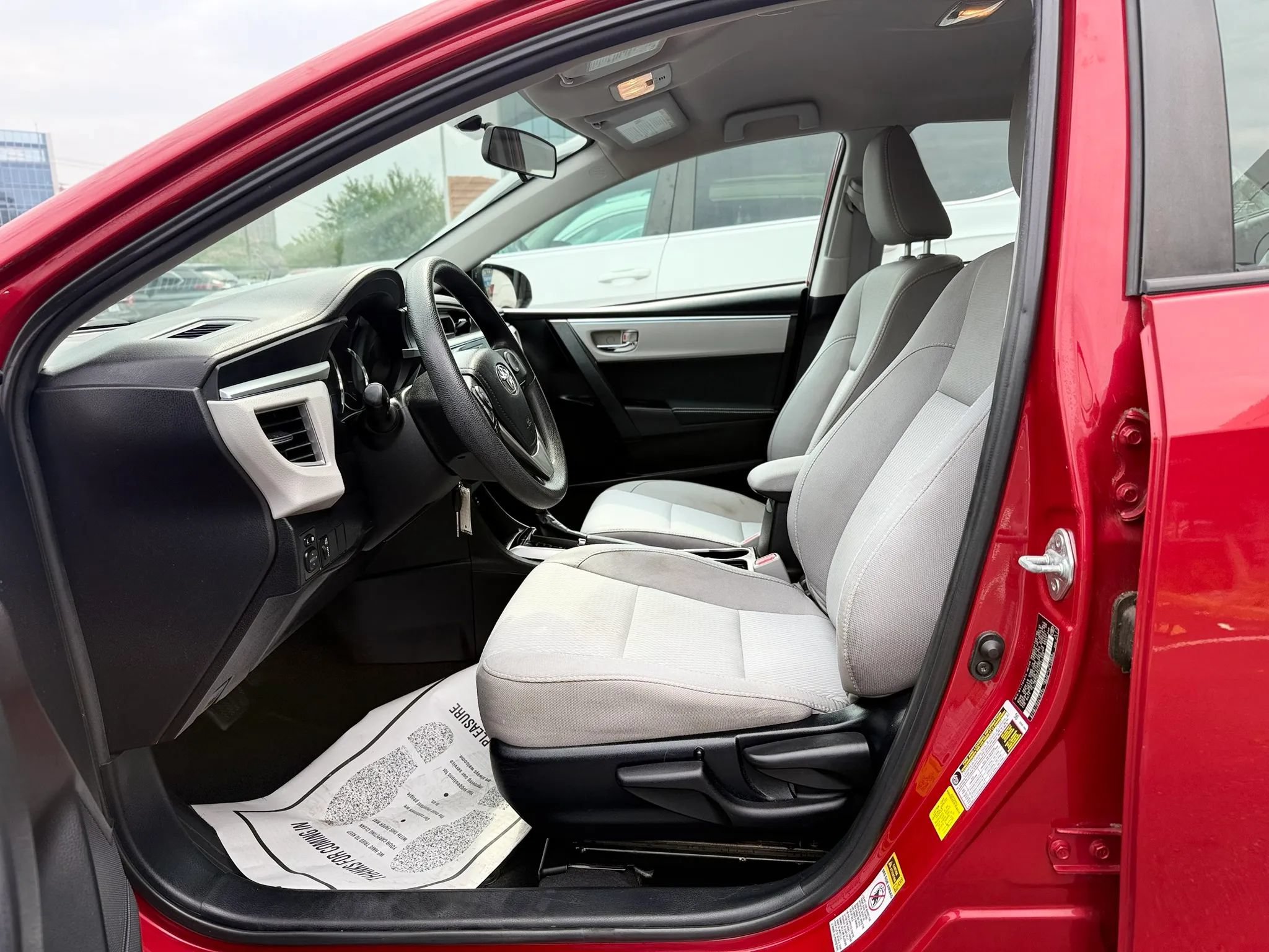 Used 2015 Toyota Corolla LE FWD image 10