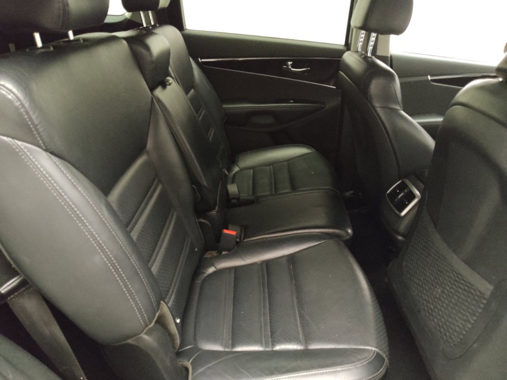 Used 2020 Kia Sorento EX FWD image 19
