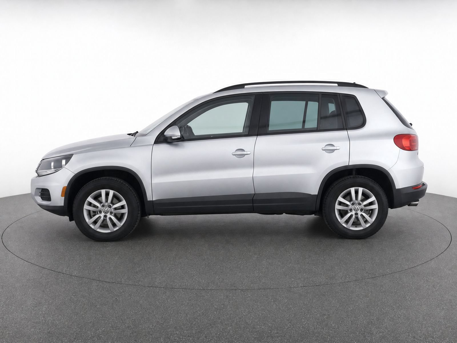 Used 2015 Volkswagen Tiguan S FWD image 6