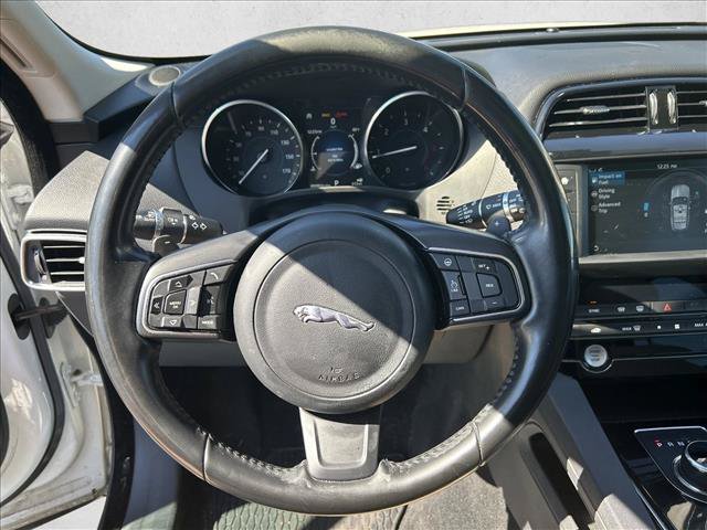 Used 2018 Jaguar F-PACE Premium AWD/4WD image 13
