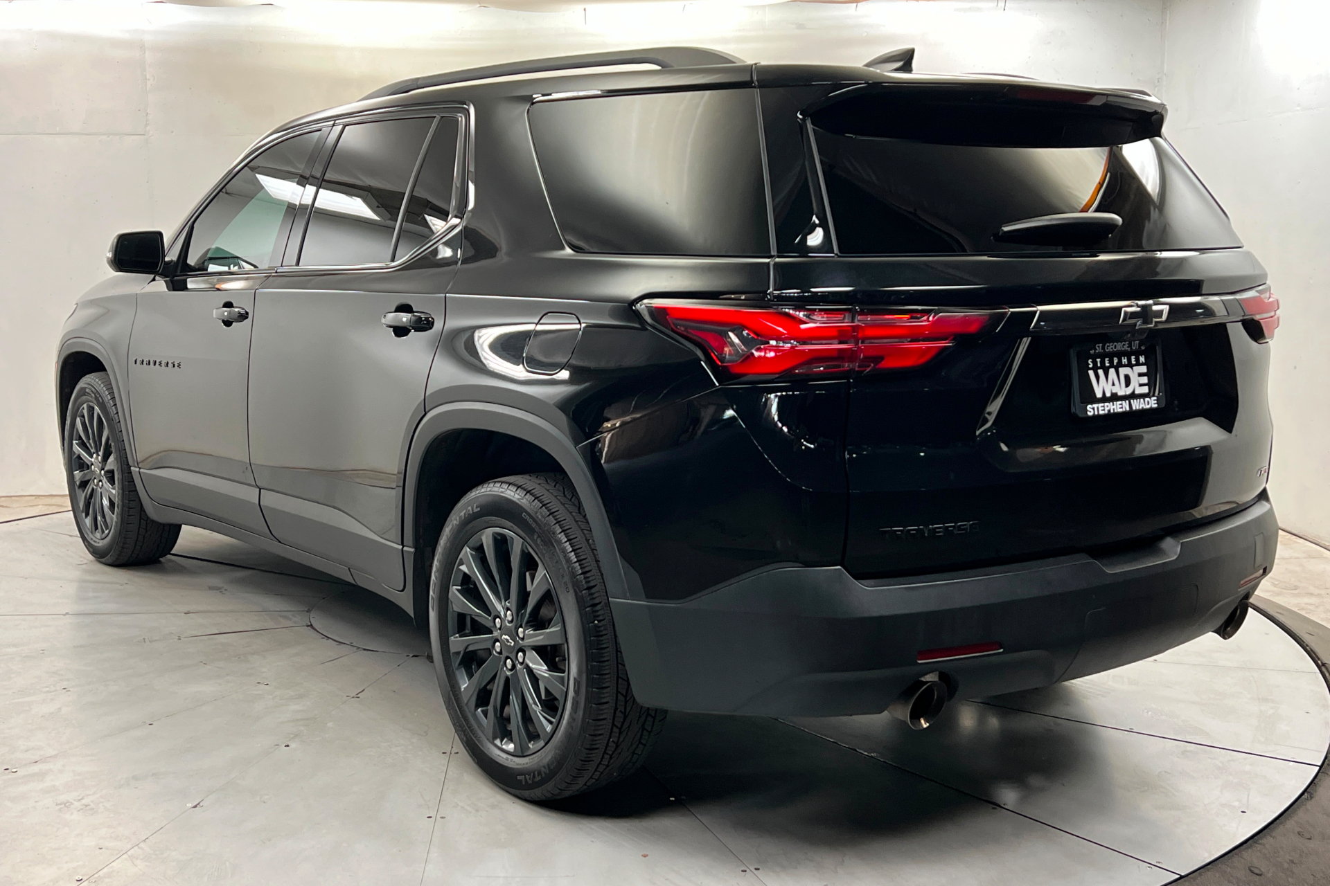 Used 2023 Chevrolet Traverse RS FWD image 3