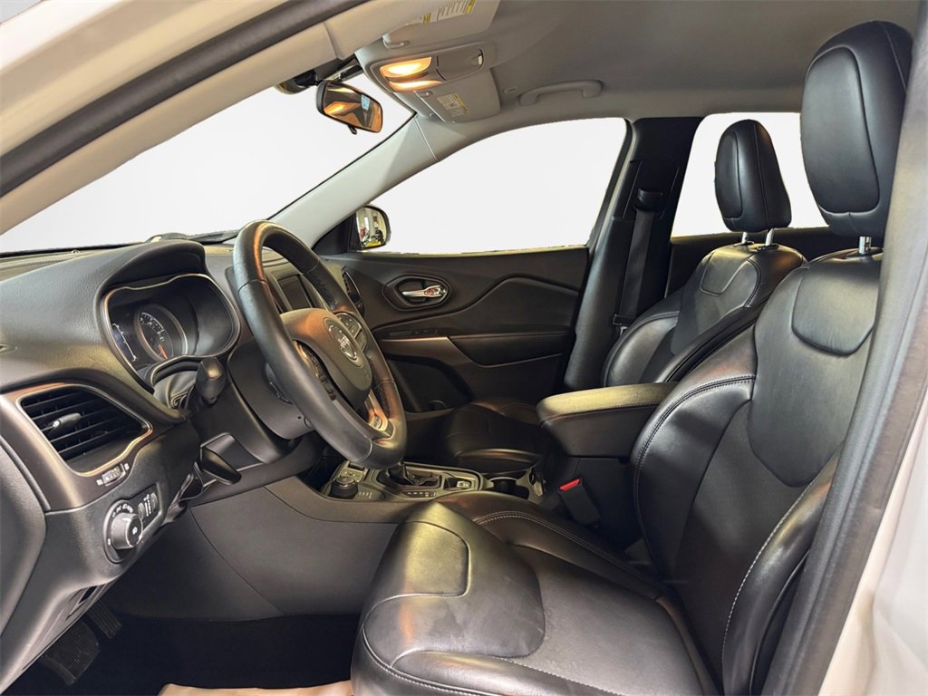 Used 2019 Jeep Cherokee Latitude Plus w/ Cold Weather Group image 12