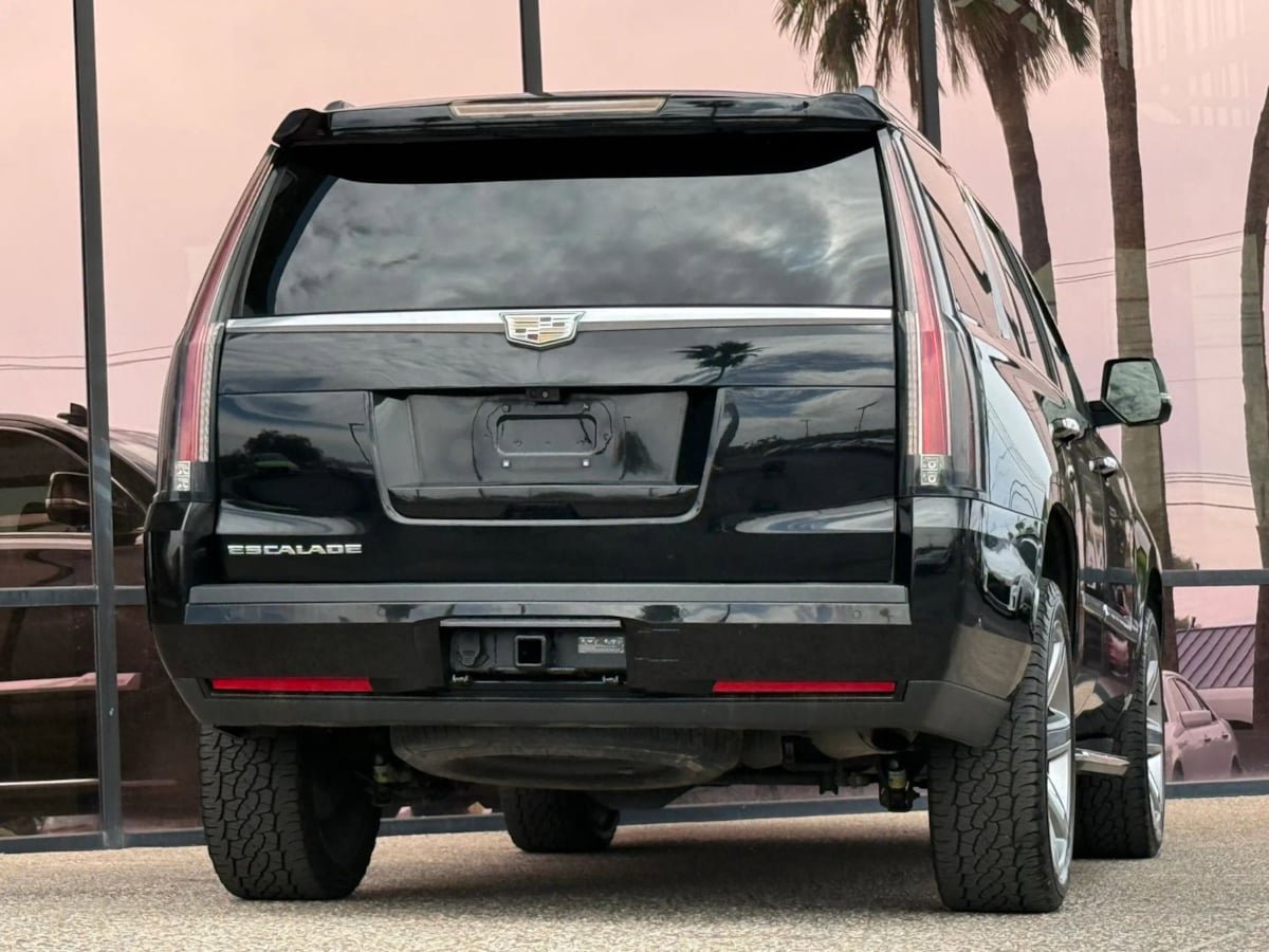 Used 2018 Cadillac Escalade Luxury AWD/4WD image 11