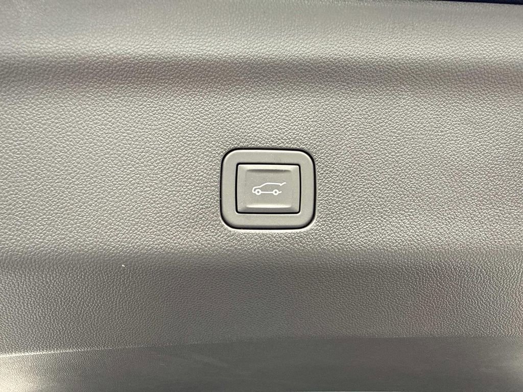 New 2026 Cadillac Escalade Luxury w/ LPO, Floor Liner Package image 12