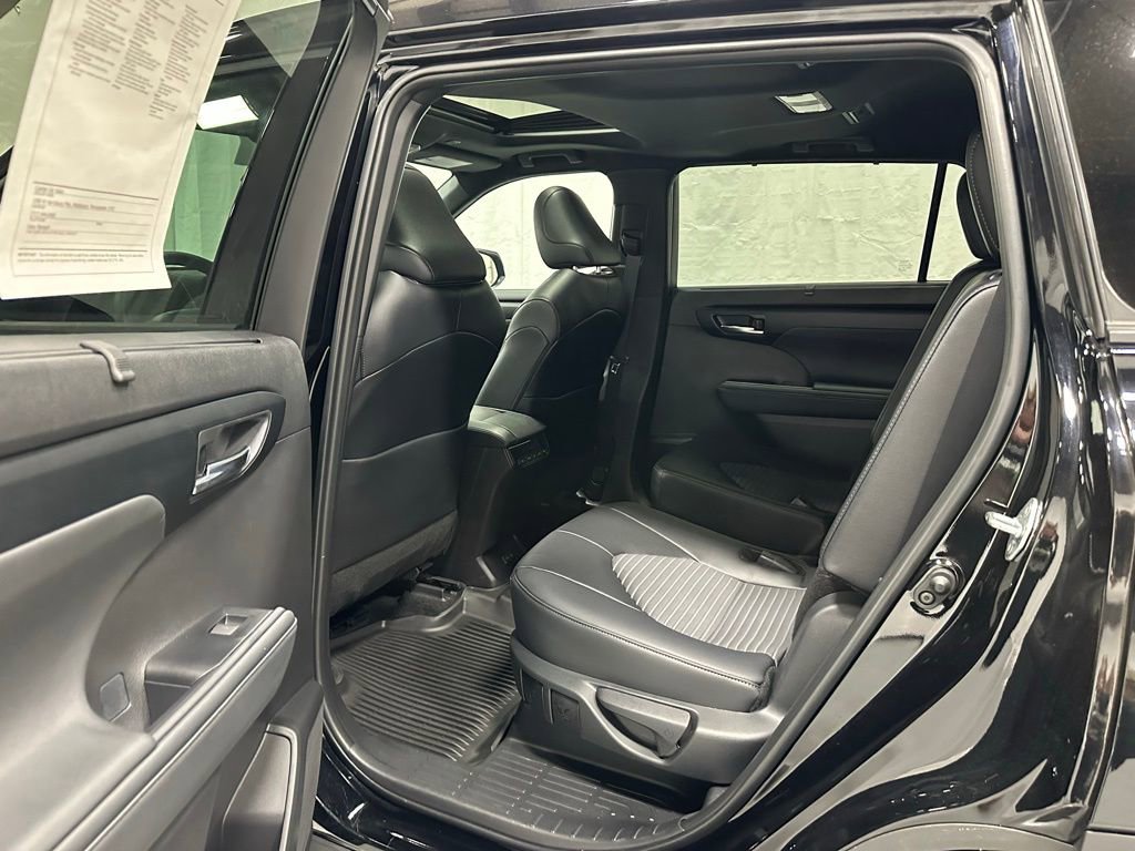 Used 2025 Toyota Highlander XSE AWD/4WD image 47