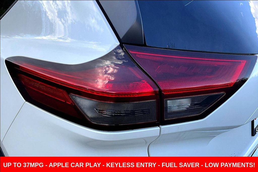 Used 2023 Nissan Rogue SV image 22