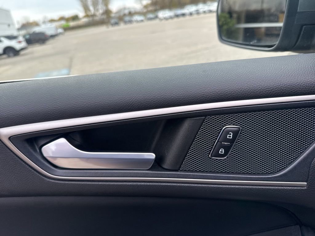 Used 2022 Ford Edge SEL w/ Convenience Package image 9