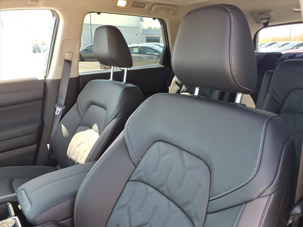 New 2026 Nissan Pathfinder Platinum AWD/4WD image 13