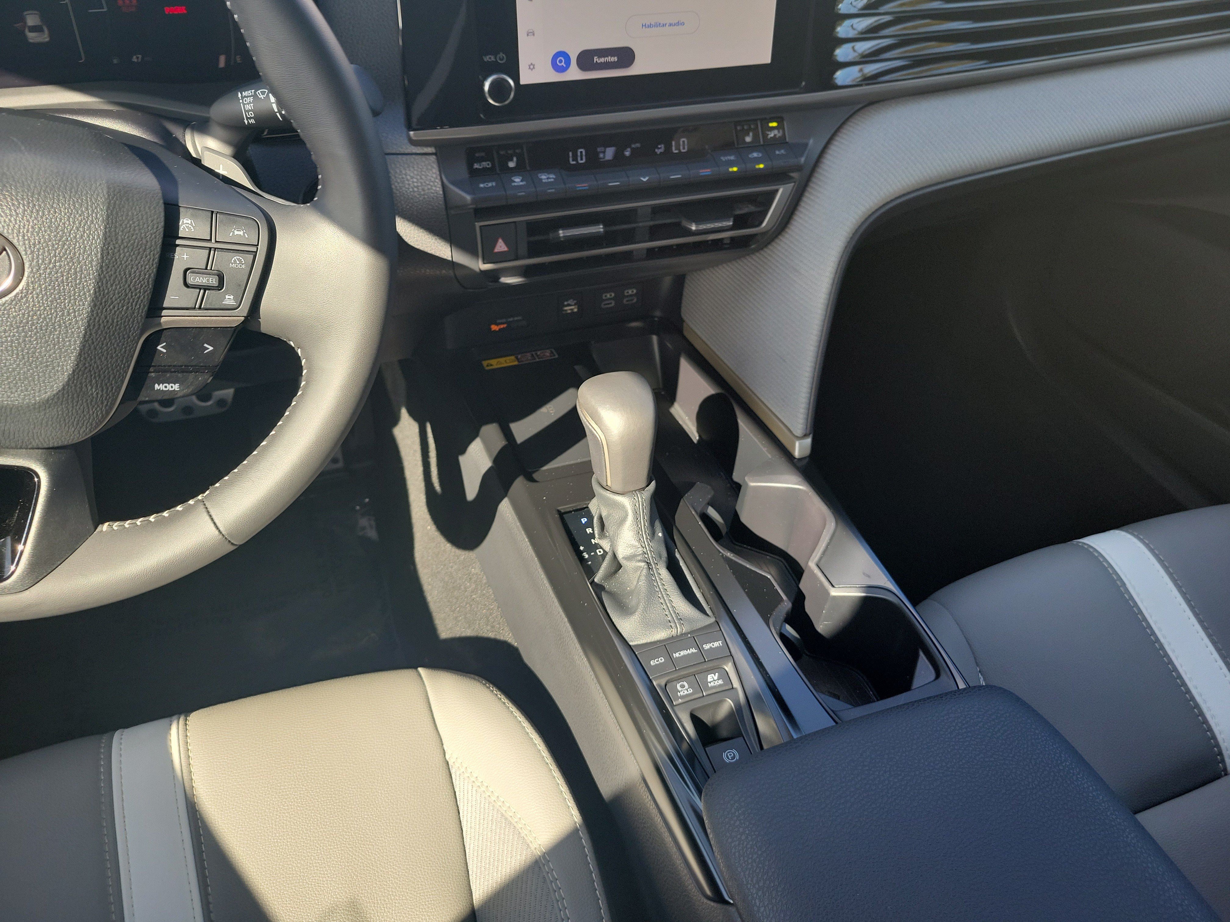 Used 2026 Toyota Camry SE w/ Convenience Package FWD image 19