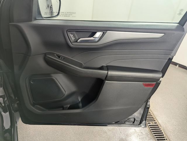 Used 2023 Ford Escape SE image 28