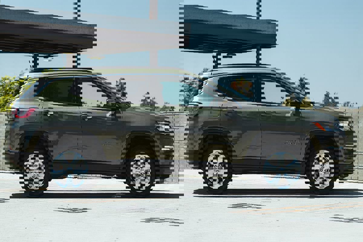 Used 2019 Jeep Compass Latitude image 10